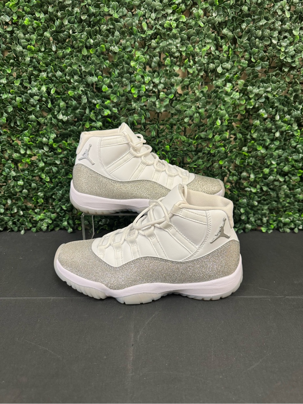 Jordan 11 Retro White Metallic Silver - W8.5